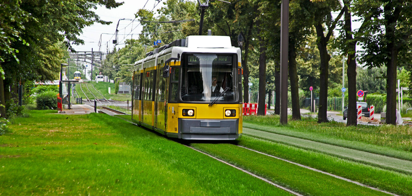 200910_UT_RHEDA_CITY_Grün_DE_Berlin_Bornholmer_Str_1_web